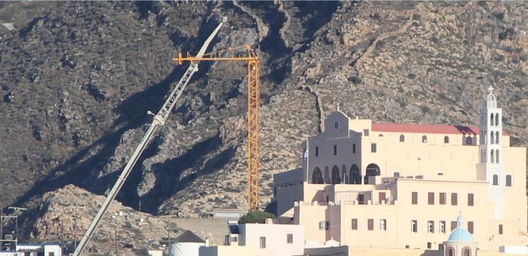 Απομακρύνεται ο γερανός από τον Ι.Ν. του Αγίου Γεωργίου 