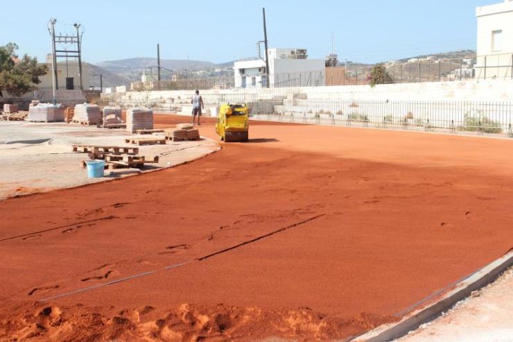 Παρέλαβαν το κοκκινόχωμα...