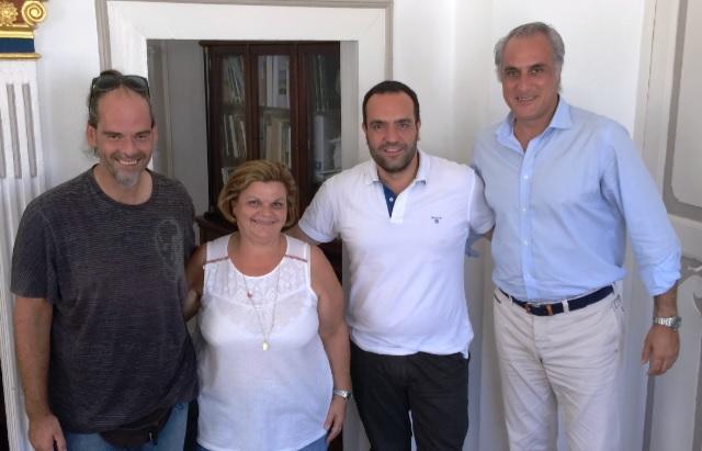 Στον δήμαρχο Μυκόνου η διευθύντρια του ΕΚΑΒ Μυτιλήνης 