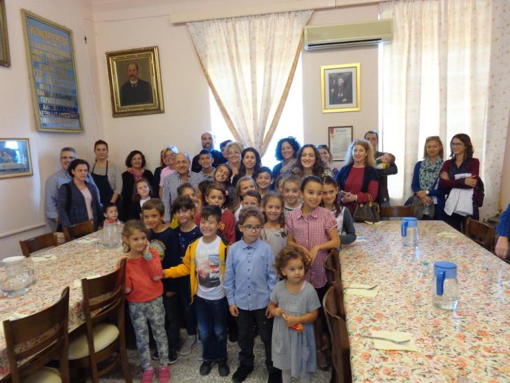 Παιδικά χαμόγελα ζέσταναν τις καρδιές των γερόντων 