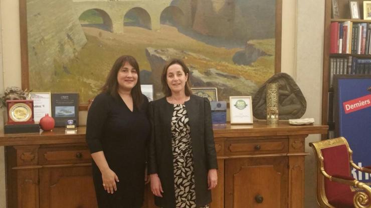 Εθιμοτυπική συνάντηση της Πρέσβειρας του Ισραήλ με την Μ. Παπαβασιλείου