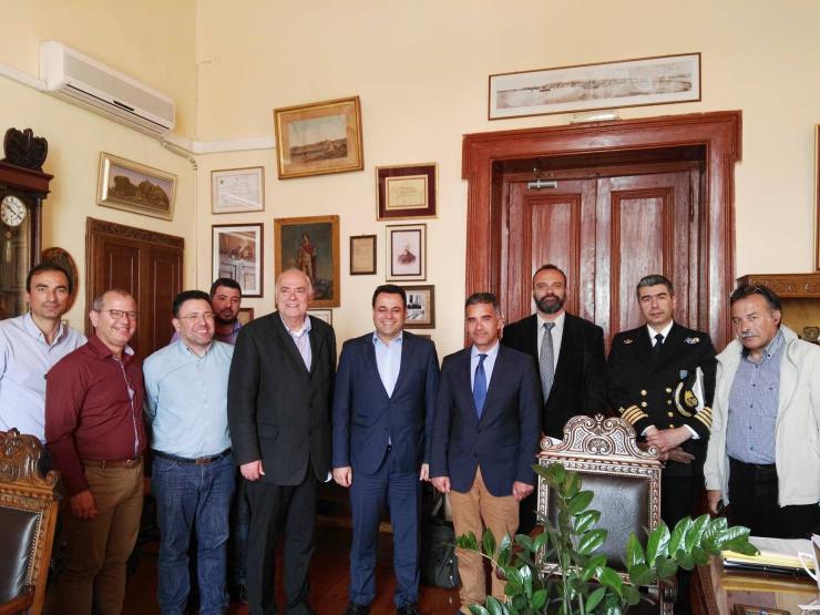 Συνεχείς πιέσεις για τον εμπορικό λιμένα 