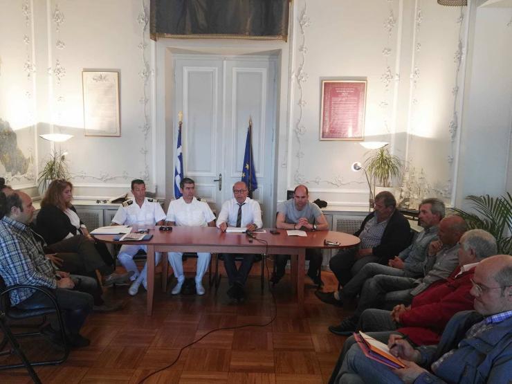 Αφετηρία ταξί: Σε Σταματίου Πρωίου ή αριστερό τμήμα πλ. Μιαούλη