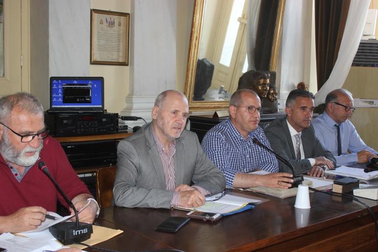 Πολιτική βούληση για την πολυετή εκκρεμότητα 