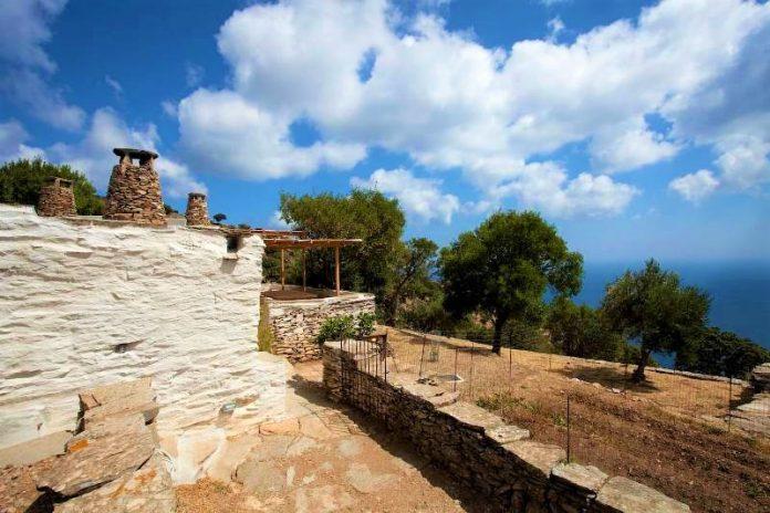 Αγροτικό κτίσμα 100 ετών γίνεται σύγχρονη κατοικία