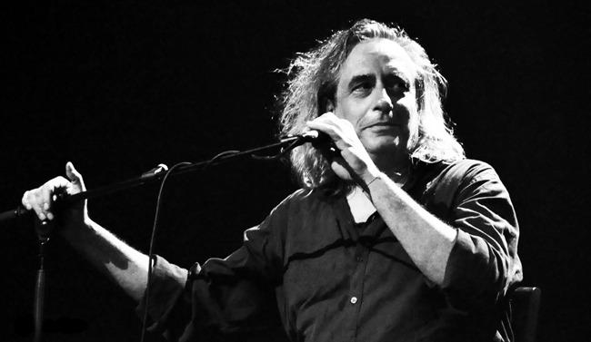 Συναυλία του Γ. Αγγελάκα στην Τήνο 
