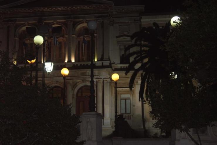 “Έως και ανύπαρκτος ο φωτισμός στην πόλη”