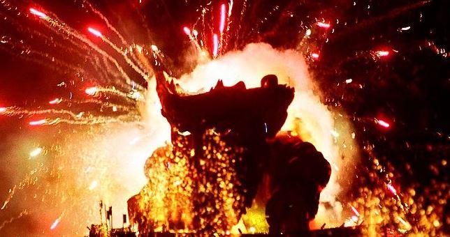 Το κάψιμο του Καρνάβαλου στην Άνω Σύρου 