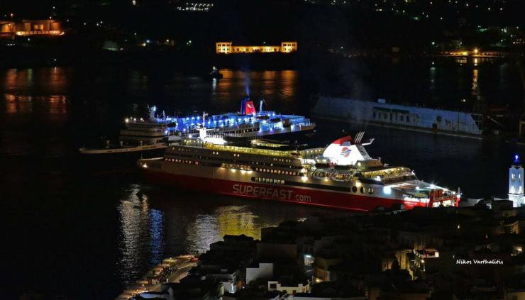 Συνάντηση “γιγάντων” στο λιμάνι της Ερμούπολης 