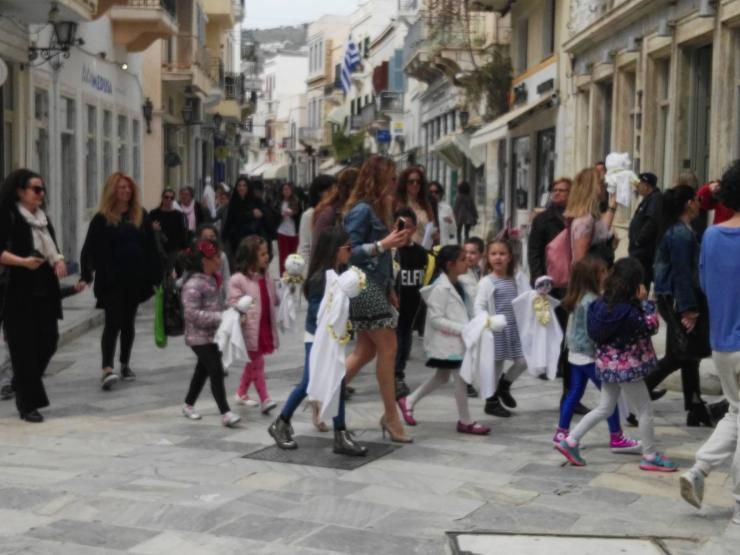  Τα “Λαζαράκια” ομόρφυναν την Ερμούπολη 