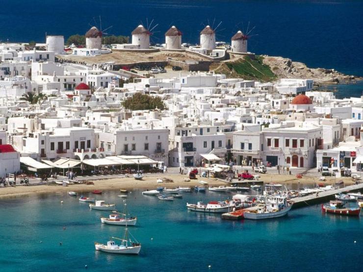 Ο Δήμος Μυκόνου ενισχύει οικονομικά τους δημοσίους υπαλλήλους στο νησί