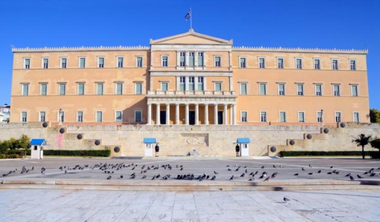 Ερώτηση στη Βουλή για την ανέγερση νέου σχολικού συγκροτήματος στη Σαντορίνη