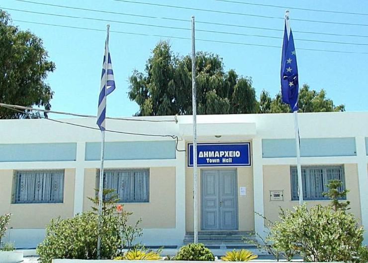 Τραμπουκισμός υπαλλήλου από μπράβους στην Πολεοδομία Θήρας 