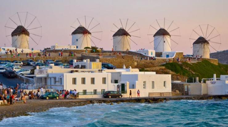 Πίσω από τη βιτρίνα της λάμψης υπάρχει η σκληρή πραγματικότητα