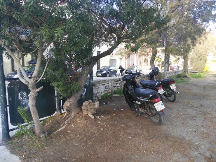 Η αδιαφορία το μετέτρεψε σε parking 