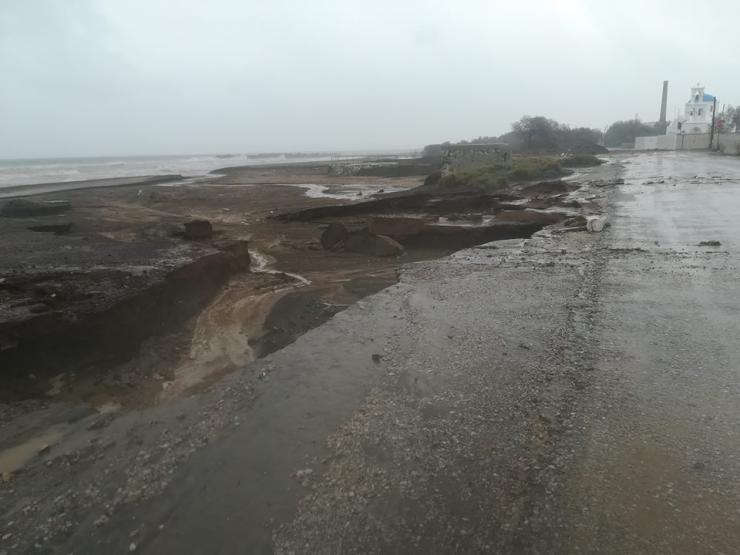 Σοβαρές ζημιές σε περιοχές της Θήρας εξαιτίας της νεροποντής 