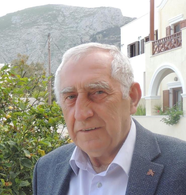Ο Ηλίας Μάινας από την Σαντορίνη  υποψήφιος με τον Μανώλη Γλυνό