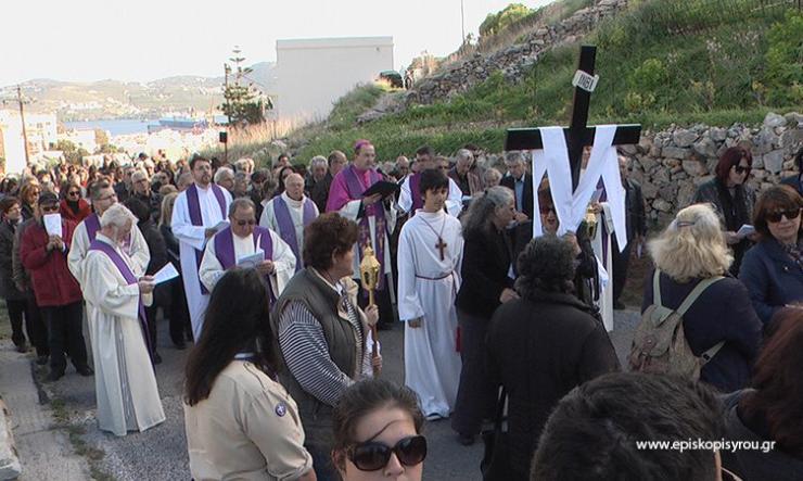 Πανσυριανός δρόμος του Σταυρού στην Άνω Σύρο