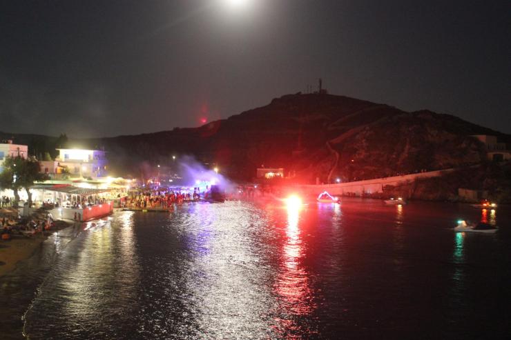  Τιμούν και αγαπούν την παράδοση 