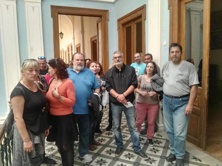 “Όχι στις απολύσεις και στην ανακύκλωση της ζωής μας” 