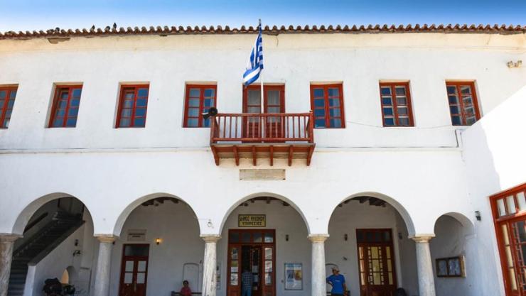 Δώρο Χριστουγέννων στους υπαλλήλους από τον Δήμο Μυκόνου