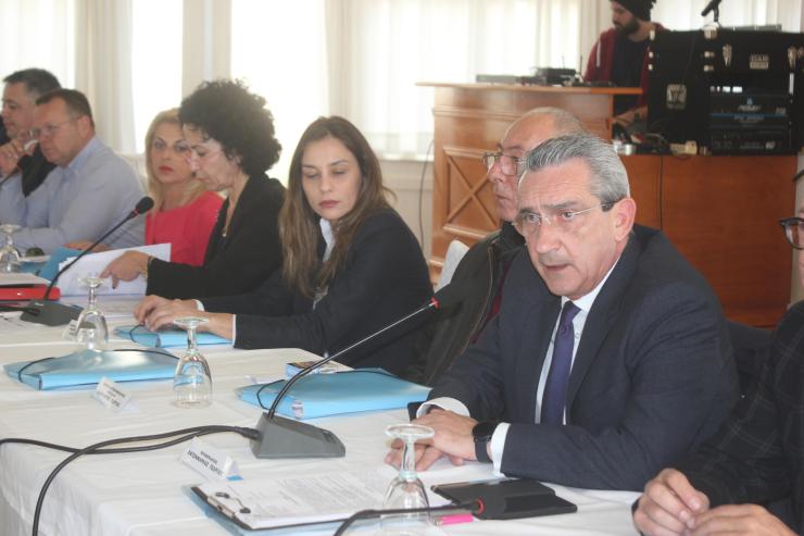 “Τα νησιά δεν θα μετατραπούν σε απέραντο νταμάρι...”