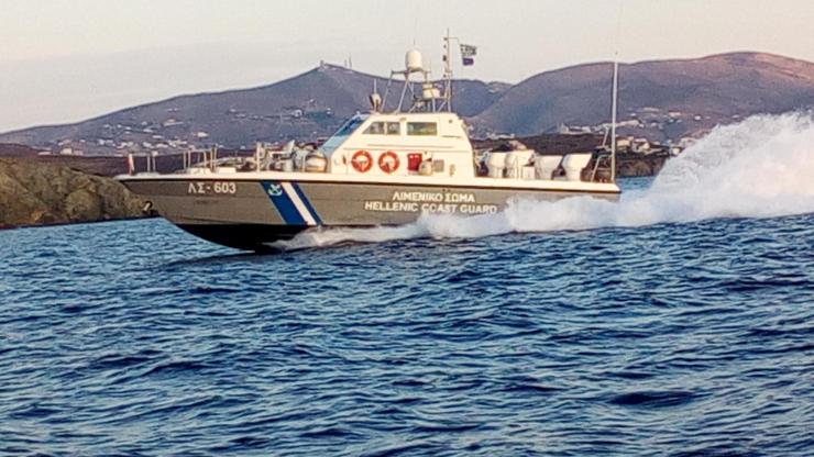 Μετακίνηση του μοναδικού λιμενικού φουσκωτού σκάφους από το νησί της Σερίφου