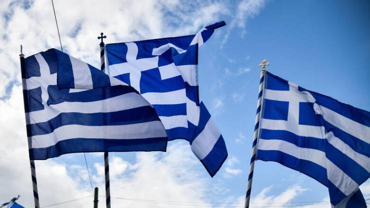 Σημαιοστολισμός για την 25η Μαρτίου από τον Δήμο Νάξου και Μικρών Κυκλάδων 