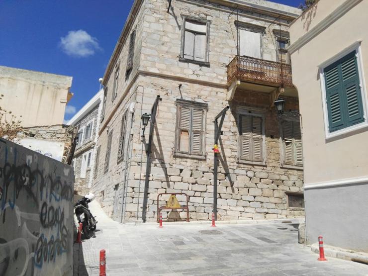 Αυξημένα αντανακλαστικά λόγω εργασιών σε επικίνδυνο κτίριο 