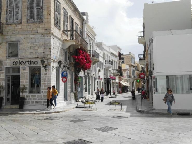 Με ρυθμούς χελώνας για το open mall στη Σύρο 