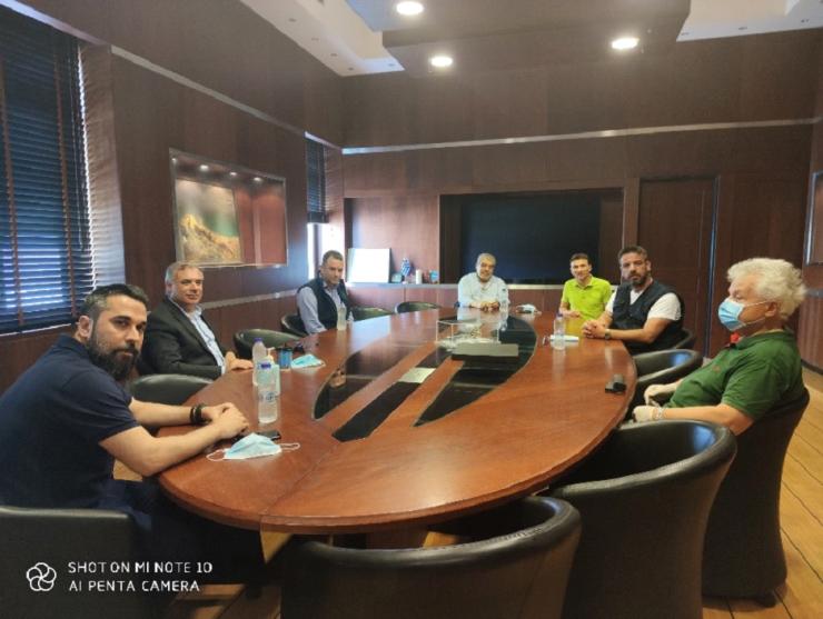 Εκπρόσωποι του ΕΟΔΥ στο Νεώριο Σύρου 