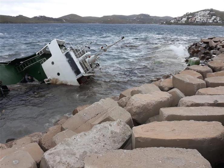 Απομάκρυνση ναυαγίου με νόμιμες διαδικασίες 