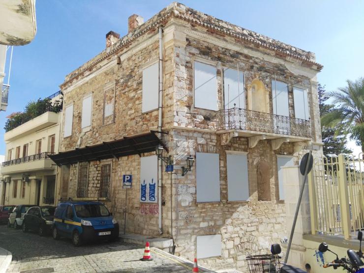 Αμεσότητα και χρηματοδοτήσεις για τα επικίνδυνα κτίρια 