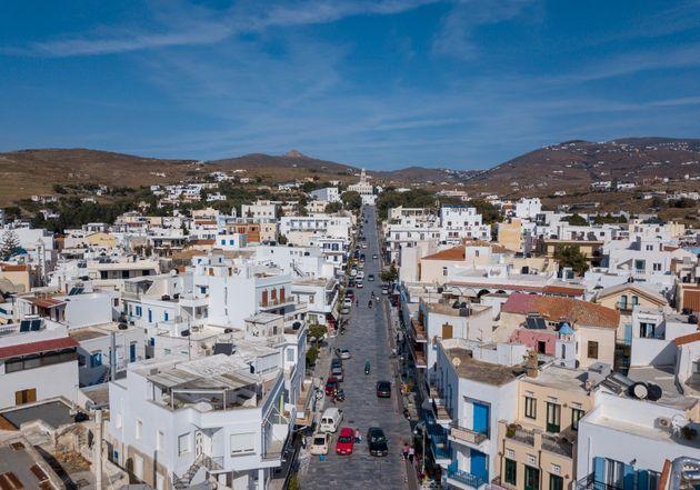 Σε εξειδικευμένους ταξιδιωτικούς πράκτορες της Βρετανίας στράφηκε η Τήνος