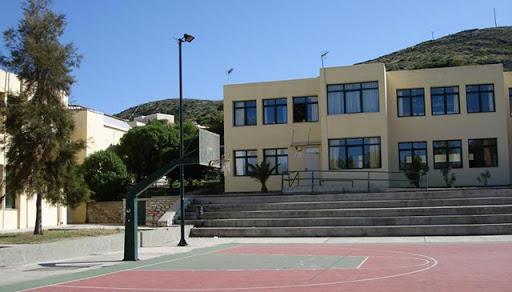 Αναστολή λειτουργίας σε τμήματα του ΓΕΛ Σύρου λόγω κρουσμάτων κορωνοϊού