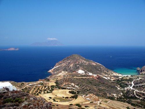 Μεταφορά νερού στην Αντίμηλο από ελικόπτερο της Πολιτικής Προστασίας 