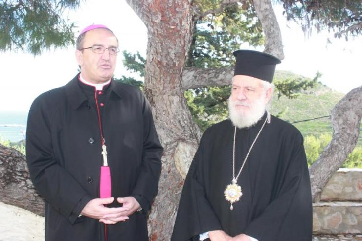 Ατομικές πίτες σε κάθε εργαζόμενο και τρόφιμο στα γηροκομεία της Σύρου 