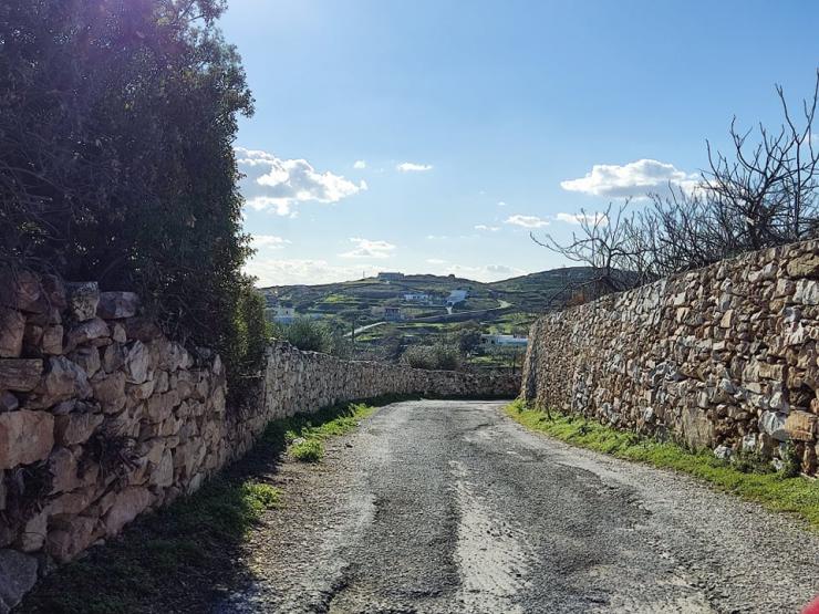 Μικροί οικισμοί χωρίς... δρόμους 