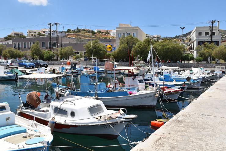 Απομάκρυνση αντικειμένων από τις λιμενικές εγκαταστάσεις της Σύρου 