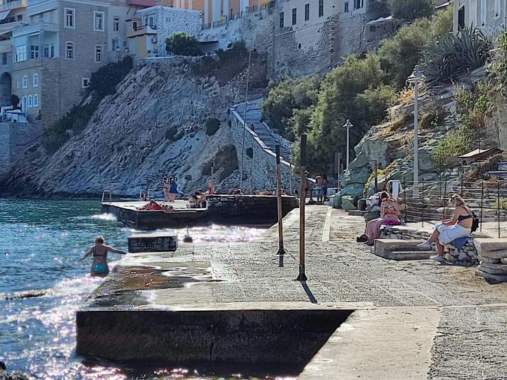 Νέα φωτιστικά στα “Αστέρια” 