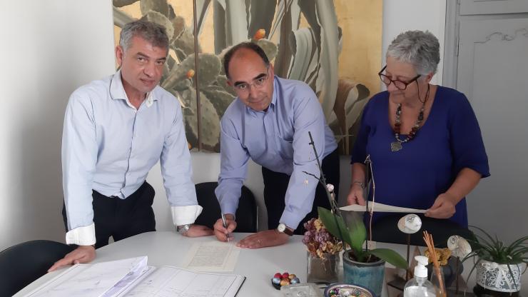 Συμβόλαιο παραχώρησης ακινήτου για την ανέγερση του 2ου Γυμνασίου Παροικίας Πάρου