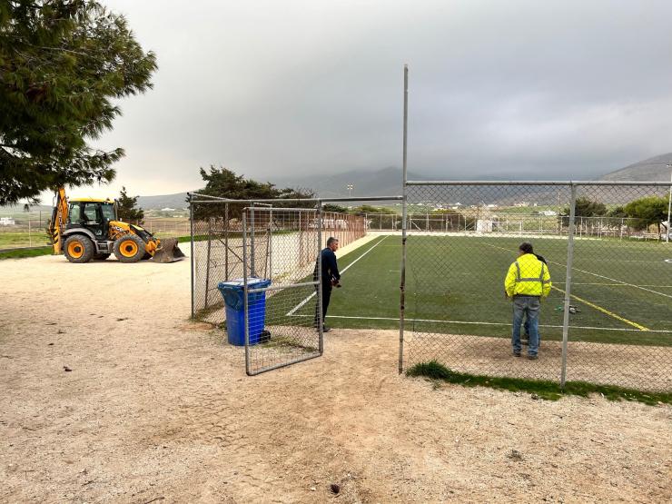 Ξεκινά η επισκευή του γηπέδου ποδοσφαίρου στη Μάρπησσα Πάρου 