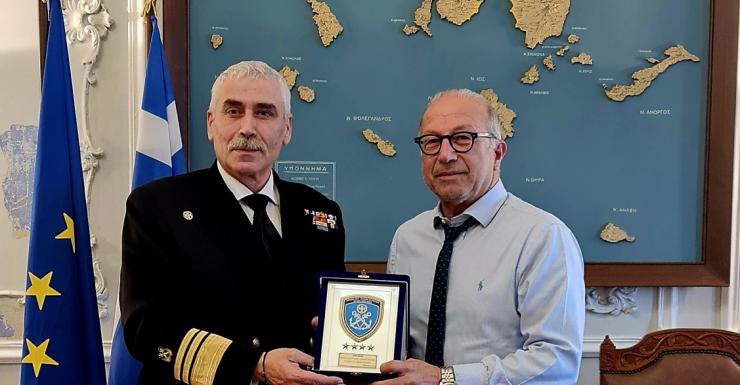 Ο αρχηγός του Λιμενικού Σώματος στη Σύρο - Συνάντηση με Γ. Λεονταρίτη
