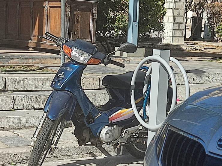 Βάσεις ποδηλάτων για… μηχανές 