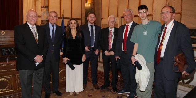 Η Ακαδημία Αθηνών βράβευσε τους τρεις νεαρούς ηρωικούς επιβάτες της αμαξοστοιχίας Intercity