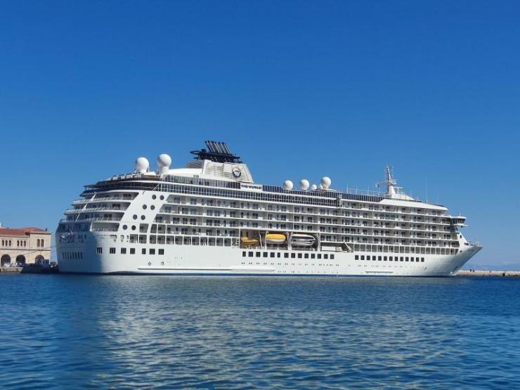 Σύρος: Προσθήκη προσεγγίσεων κρουαζιέρας και εξωστρέφεια 