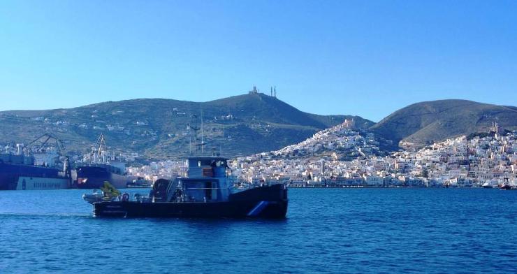 Σύρος: Αμείωτες οι έρευνες για τον εντοπισμό σορού στο λιμάνι της Ερμούπολης