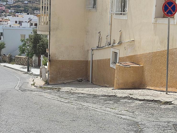 Η επικίνδυνη κατηφόρα της οδού Καποδιστρίου 