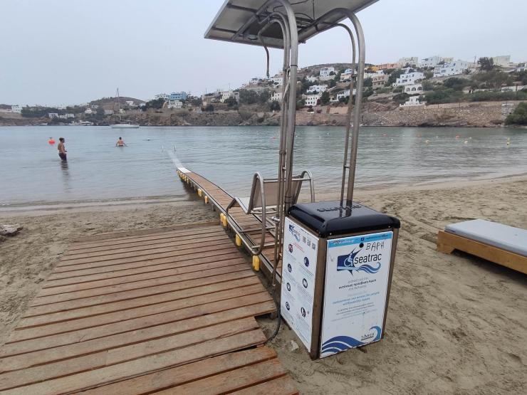 Σύρος: Τοποθετήθηκαν ναυαγοσώστες και εξοπλισμός για ΑΜΕΑ στις παραλίες 
