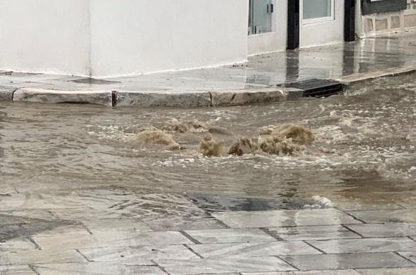 Στην Αστυνομία υπόθεση παράνομης απόθεσης λυμάτων στη Σύρο 